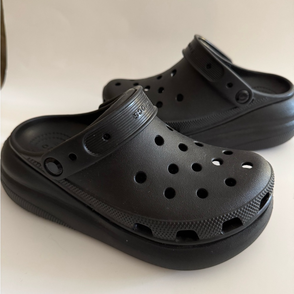 NWOT Crocs Classic Platform Women size 6